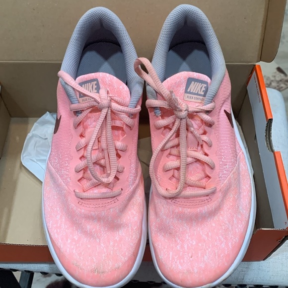 Nike - Picture 2 of 3